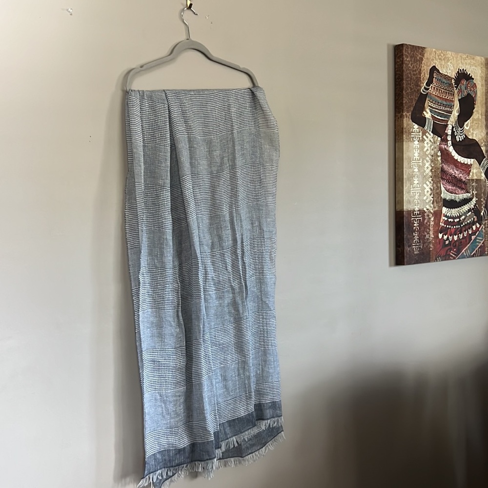 SASSO + SMYTH LINEN AND COTTON SCARF.